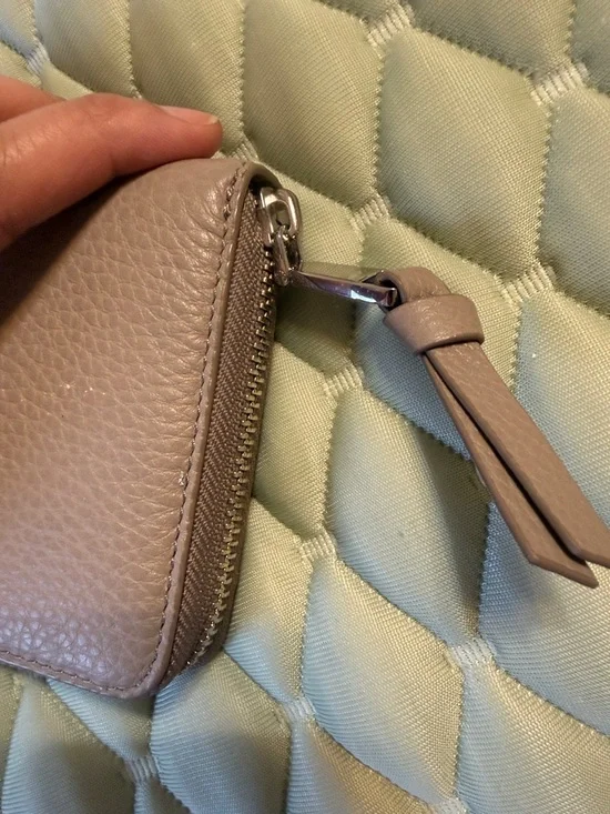 Tory Burch Pebbled grey/Taupe Zip Around Wallet - Picture 3 of 9